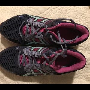 Asics size 9 women’s athletic shoe